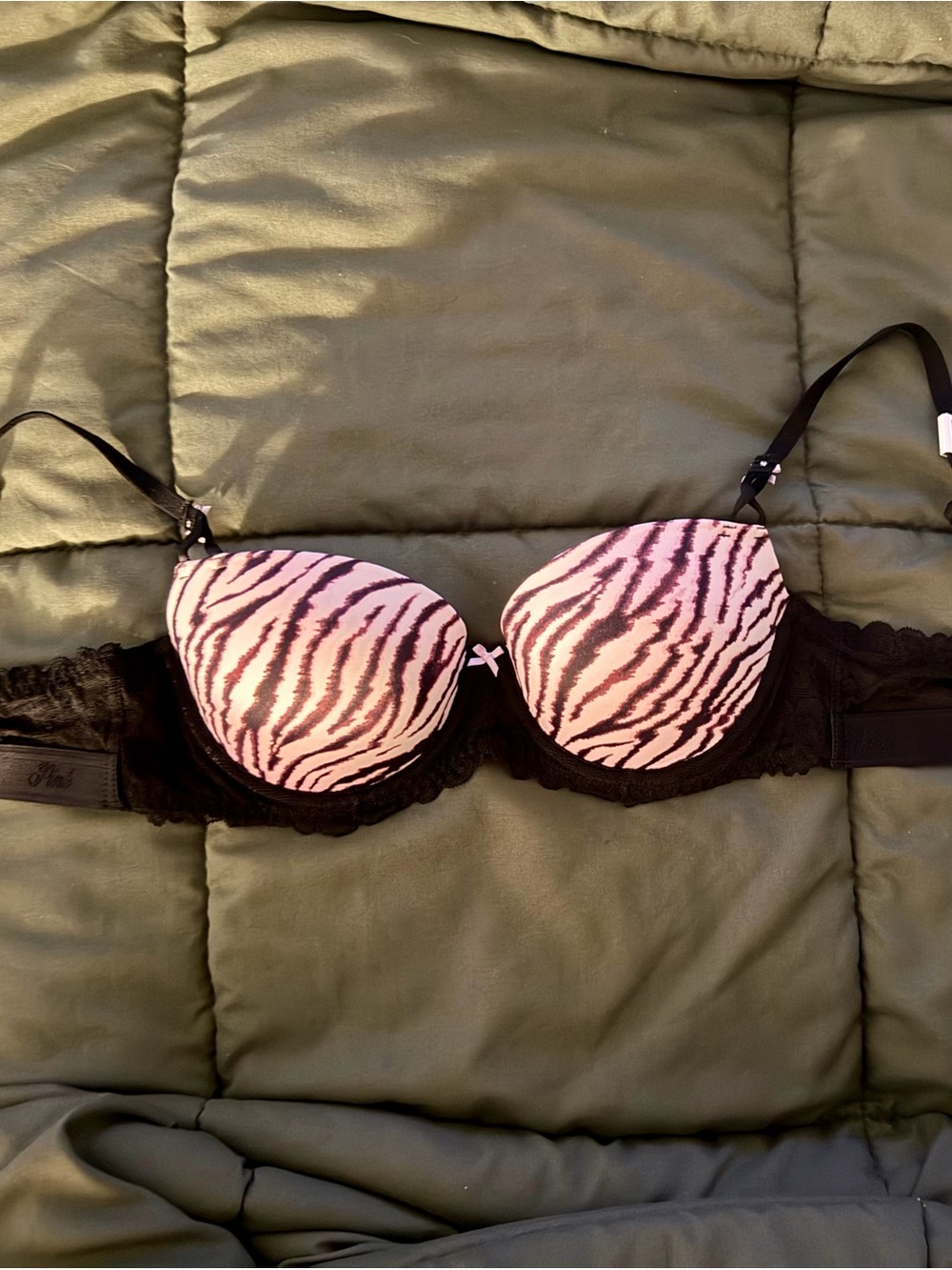 PINK Victoria's Secret Pink Zebra Lace Push-Up Bra